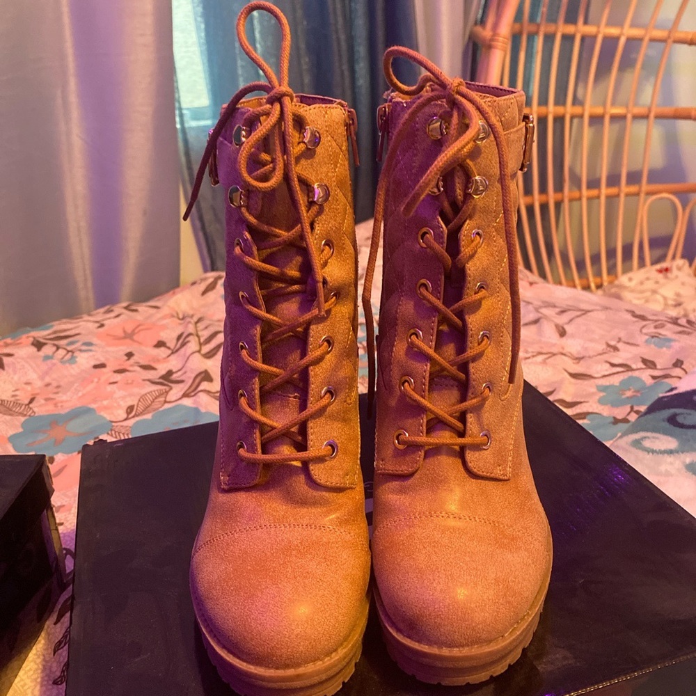 Brown Guess boots